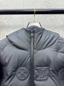 LOUIS VUITTON Chaqueta de plumas con capucha con capucha de cuero