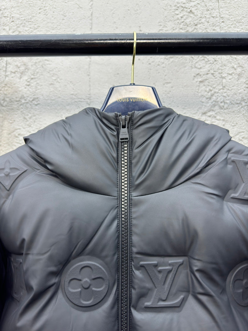 LOUIS VUITTON Chaqueta de plumas con capucha con capucha de cuero